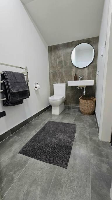 Apartment 5 - Haddin Court - Modern Loft Style Бленем Экстерьер фото